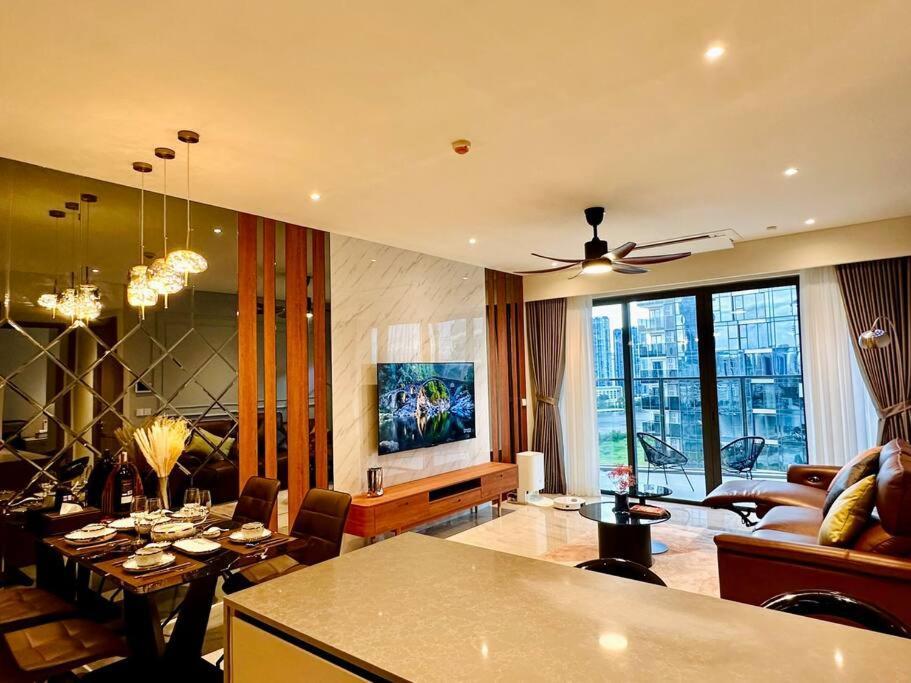 The Metropole Opera Apartment